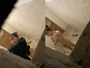 Quay lén bạn gái vú đẹp tắm, khe bướm chảy nước ròng ròng