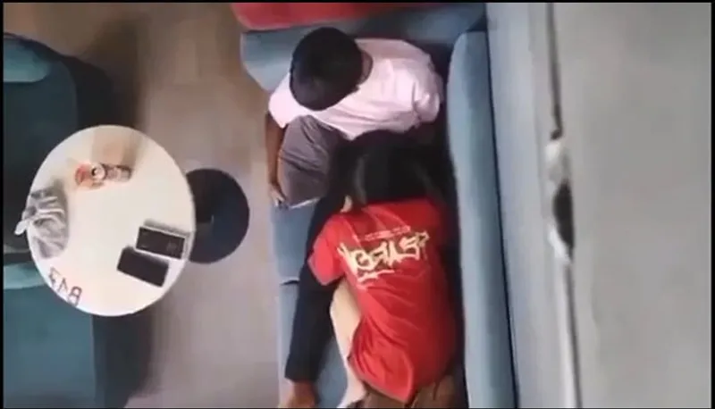 Quay lén em gái bú mút cho eny nơi công cộng