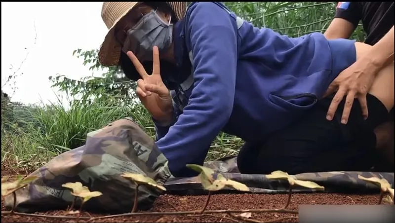 Vợ dâm tuổi 24 - doggy em trên rẫy